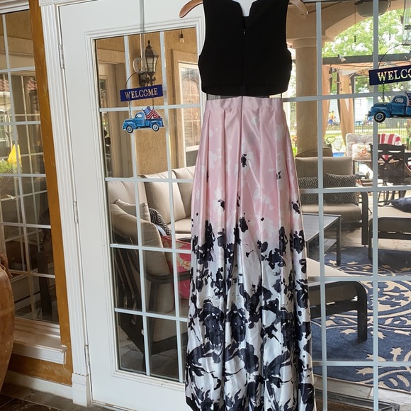 Beautiful print elegant dress - Picture 3 of 3